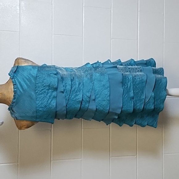 Elegant Teal Sleeveless Layered Dress - Picture 2 of 15